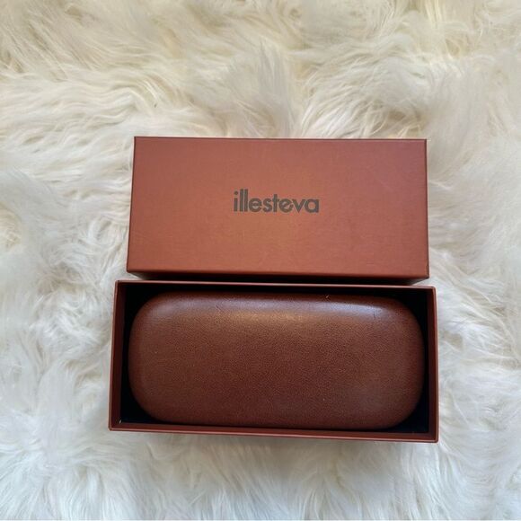 Illesteva Leonard Sunglasses main image 4